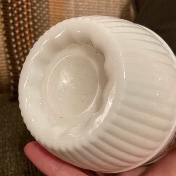 Avon White Milk Glass Vintage Lidded Candle or Powder Jar Container - Picture 10 of 12